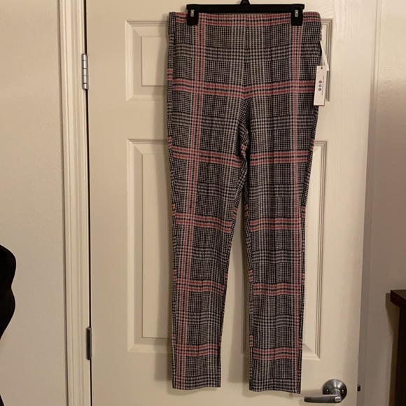 AF Studio Black and Red stretch pull on pants. Size XL - Picture 2 of 4